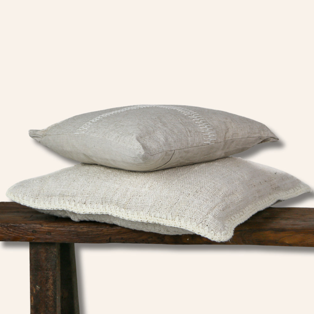 Coussin 40cm Écru et Coutures Blanches