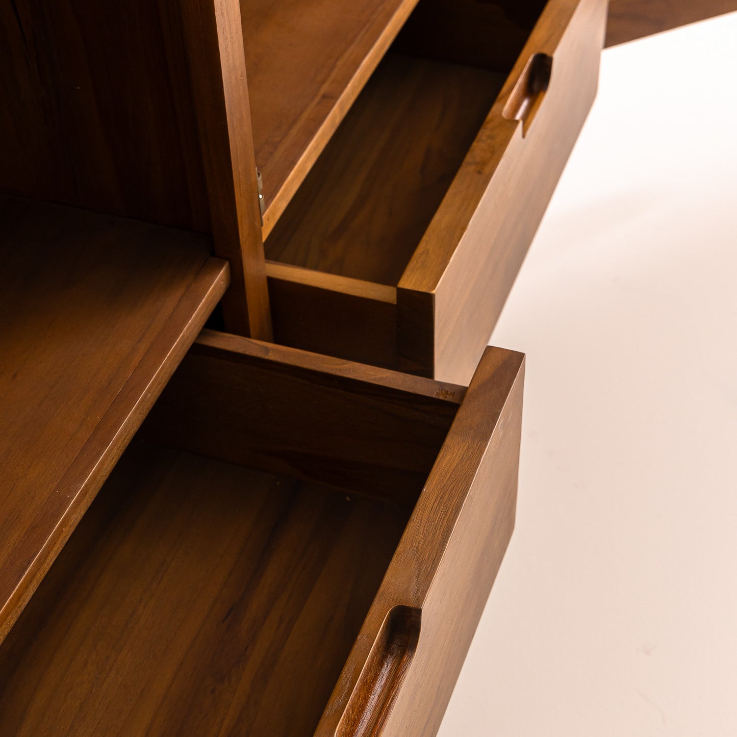 Armoire en Bois de Teck et Cannage - 200x100x63 cm