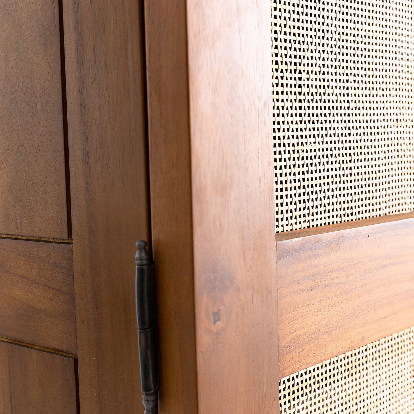 Armoire en Bois de Teck et Cannage - 200x100x63 cm