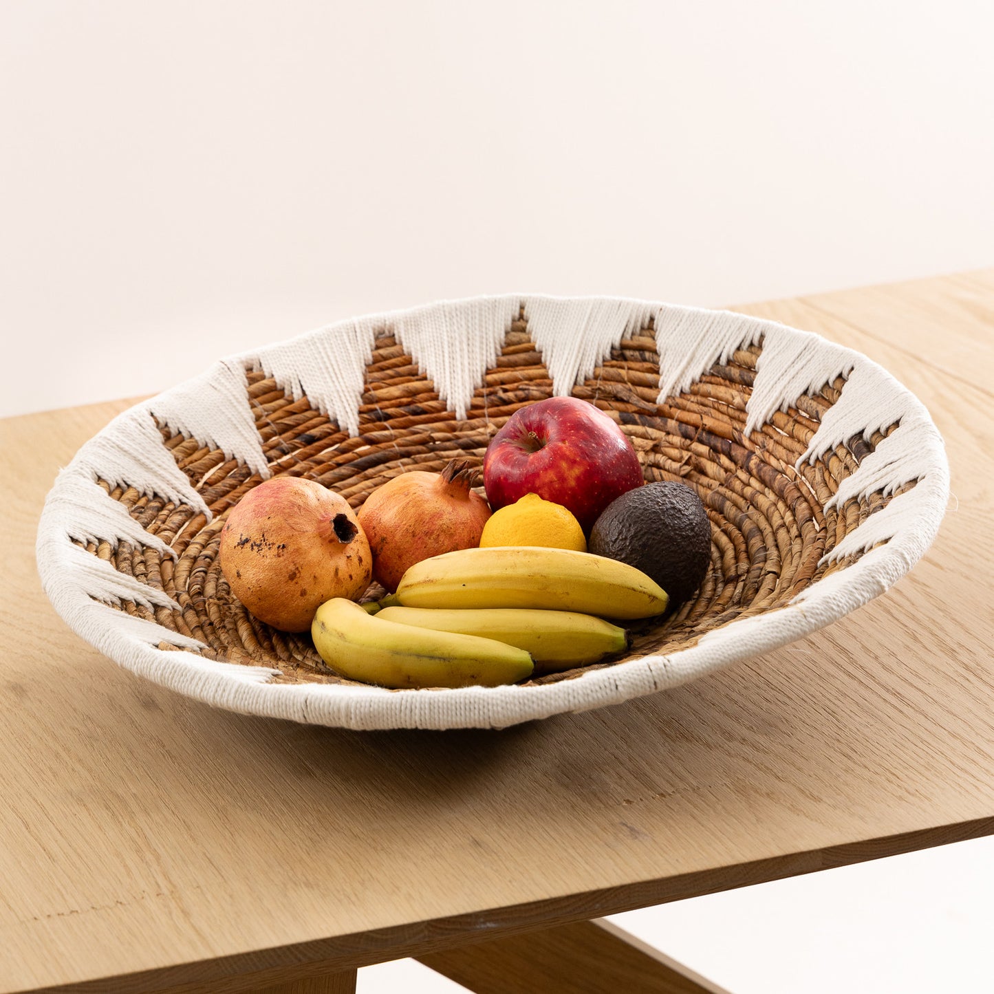 Corbeille de fruits / Décoration murale en fibre de banane et macramé blanc