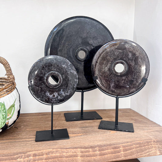 Ensemble de disques en marbre noir