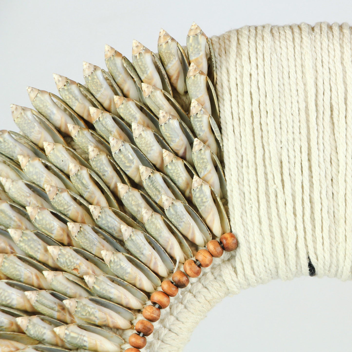 Collier Kolaka - Coquillages, macramé et perles en bois