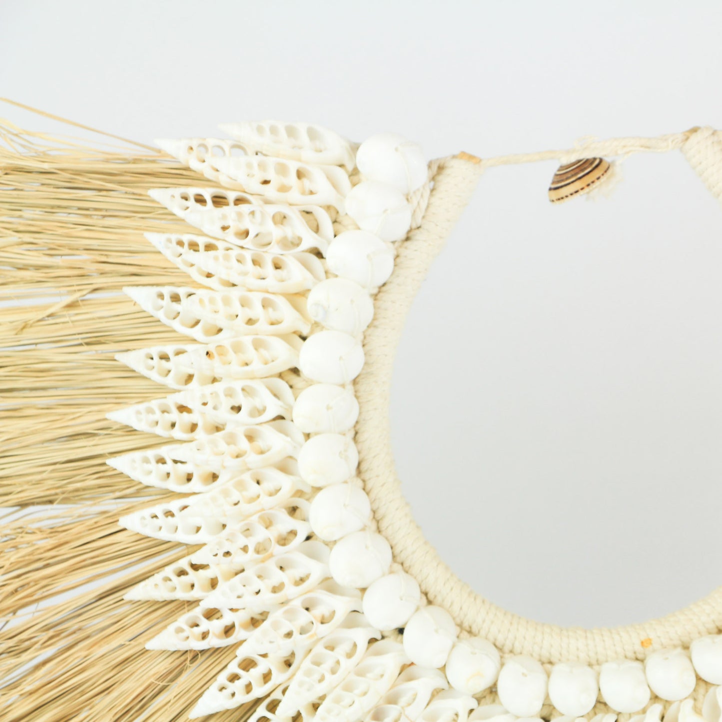 Collier Bau-Bau - Coquillages et raphia