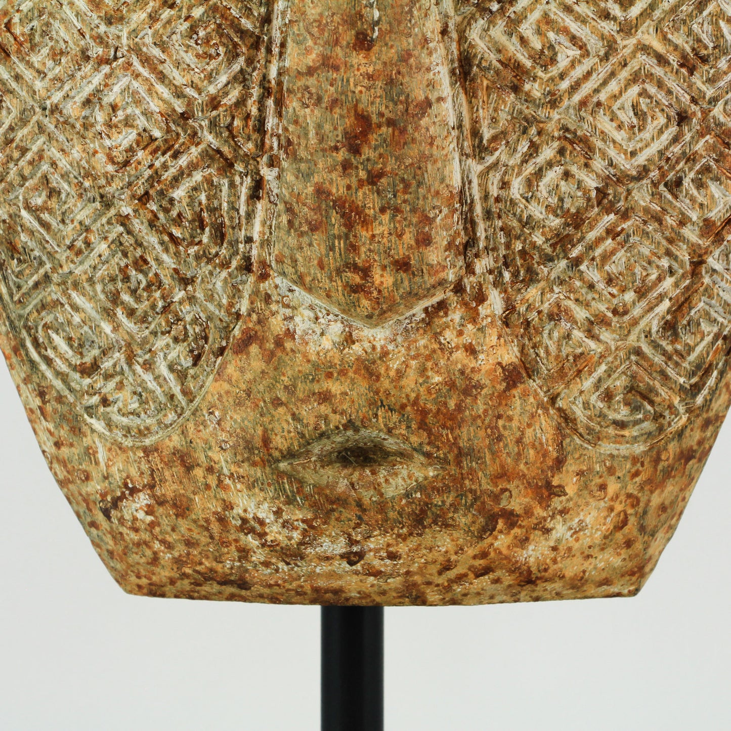 Masque du Timor arrondi en bois