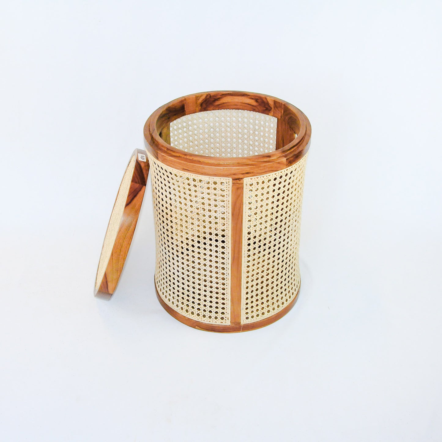 Panier de rangement en teck et cannage