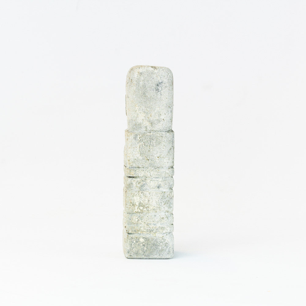 Statuette de bébé primitif de l'île de Sumba