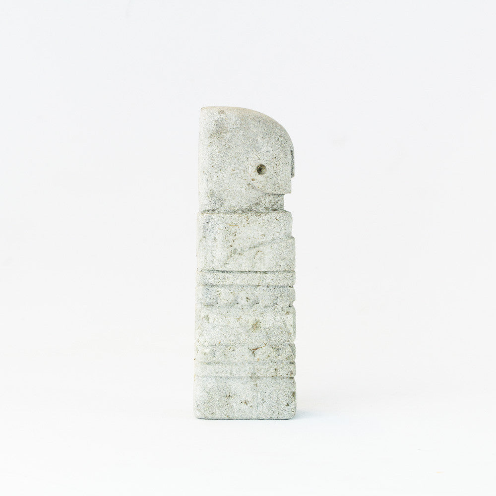 Statuette de bébé primitif de l'île de Sumba