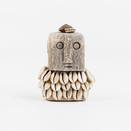 Statuette en pierre et coquillage primitive de l'île de Sumba - 15 cm