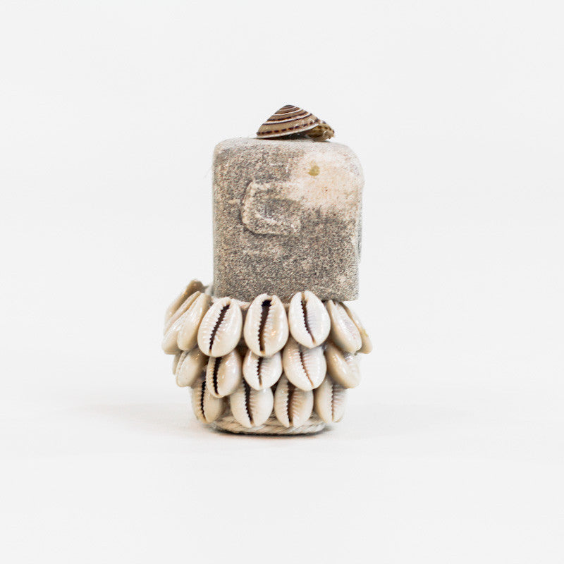 Statuette en pierre et coquillage primitive de l'île de Sumba - 15 cm