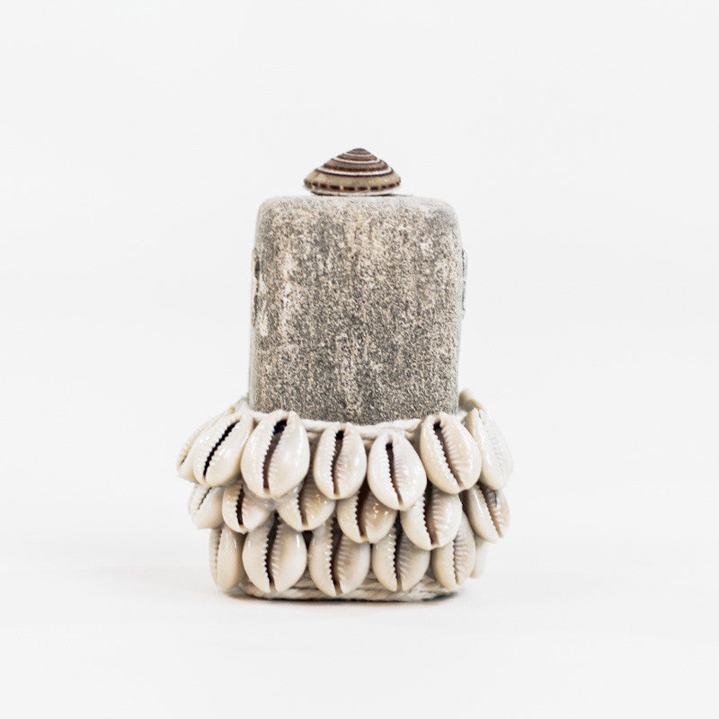 Statuette en pierre et coquillage primitive de l'île de Sumba - 15 cm