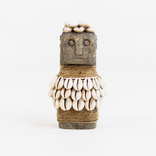 Statuette en pierre et coquillage primitive de l'île de Sumba