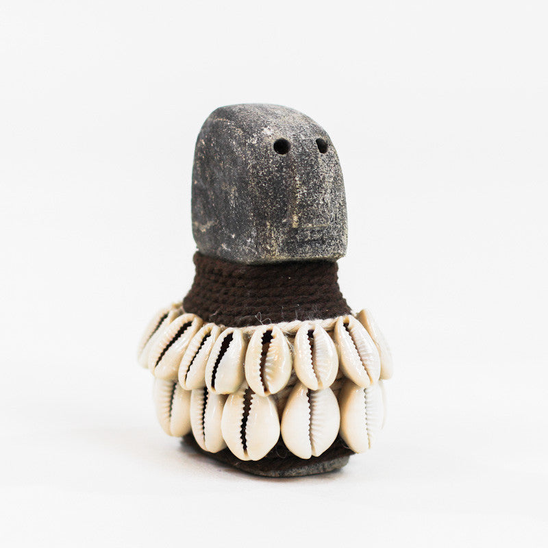 Statuette en pierre et coquillage de l'île de Sumba - 10 cm