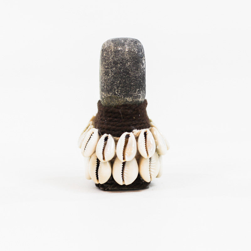 Statuette en pierre et coquillage de l'île de Sumba - 10 cm