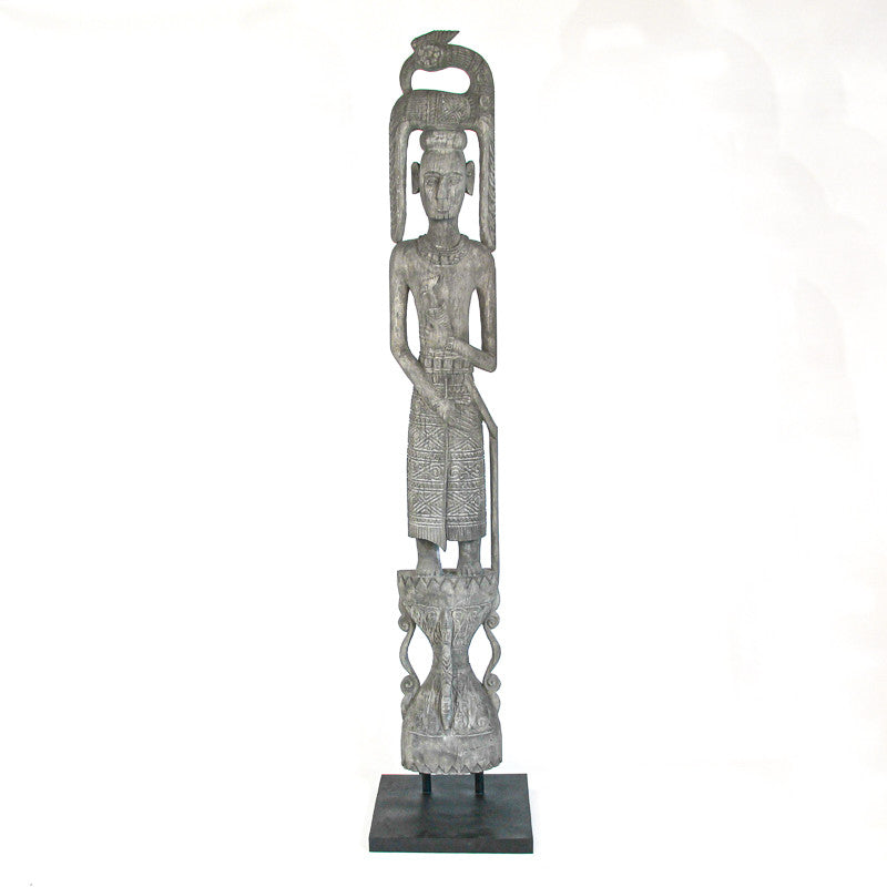 Grande statue primitive de l'île de Timor 2