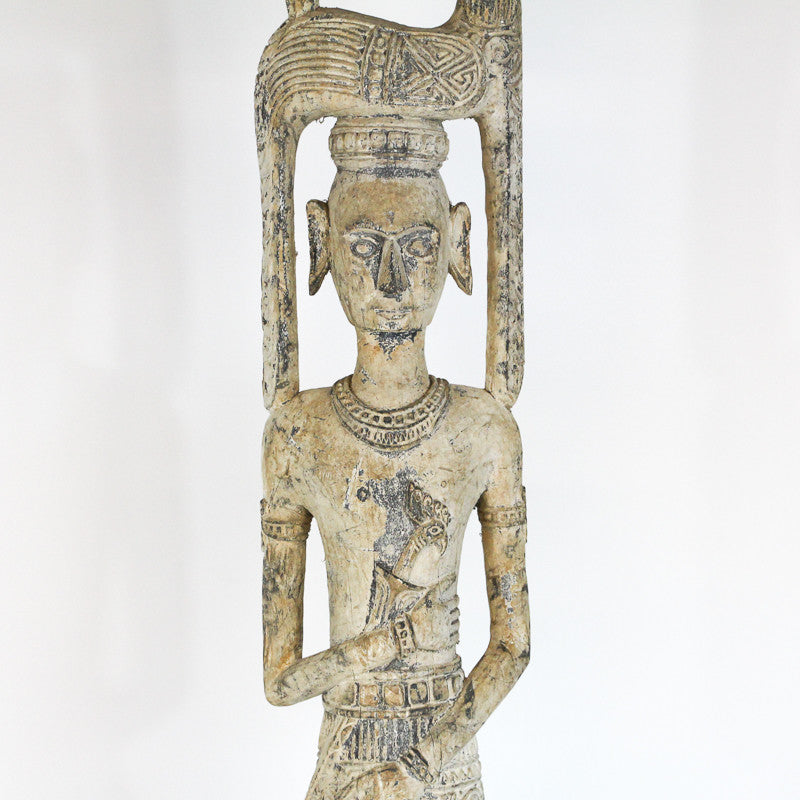 Grande statue primitive de l'île de Timor 1