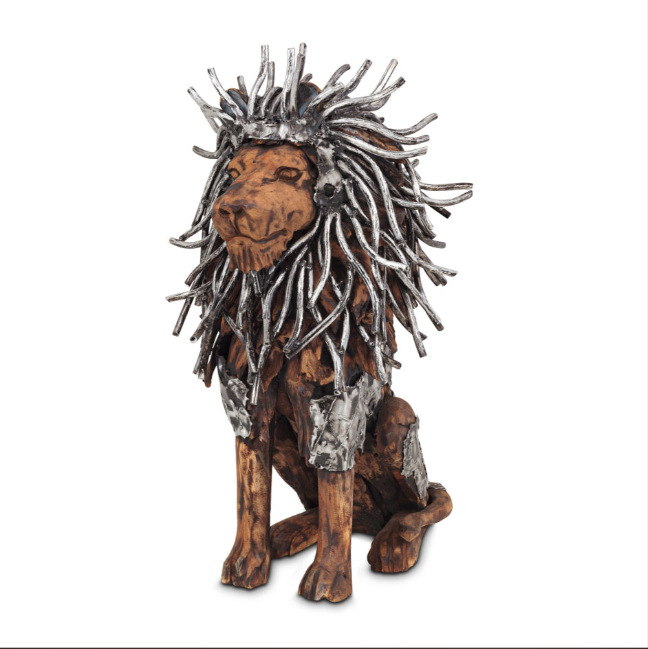 Statue lion assis en bois avec cheveux en aluminium