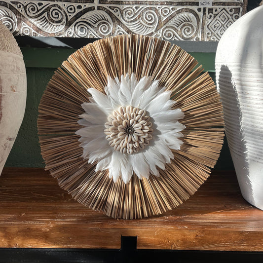 Décoration murale Algian en herbes de mer, plumes et coquillages