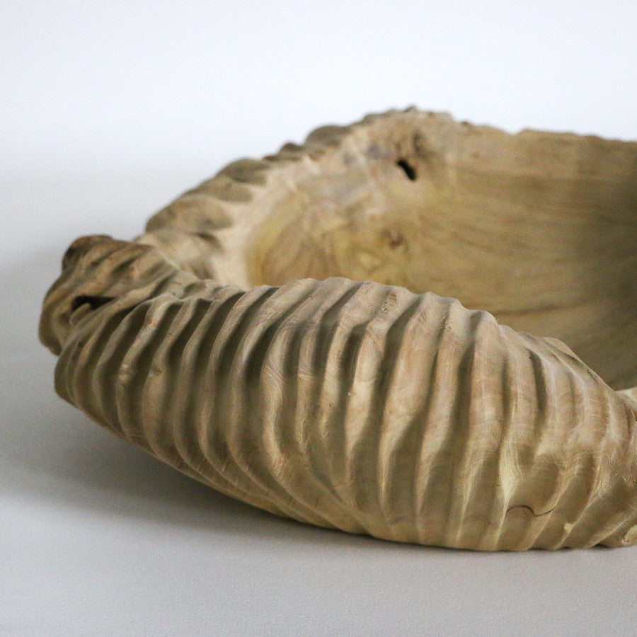Grand bol / vide-poche strié en teck blanchi - 40 cm