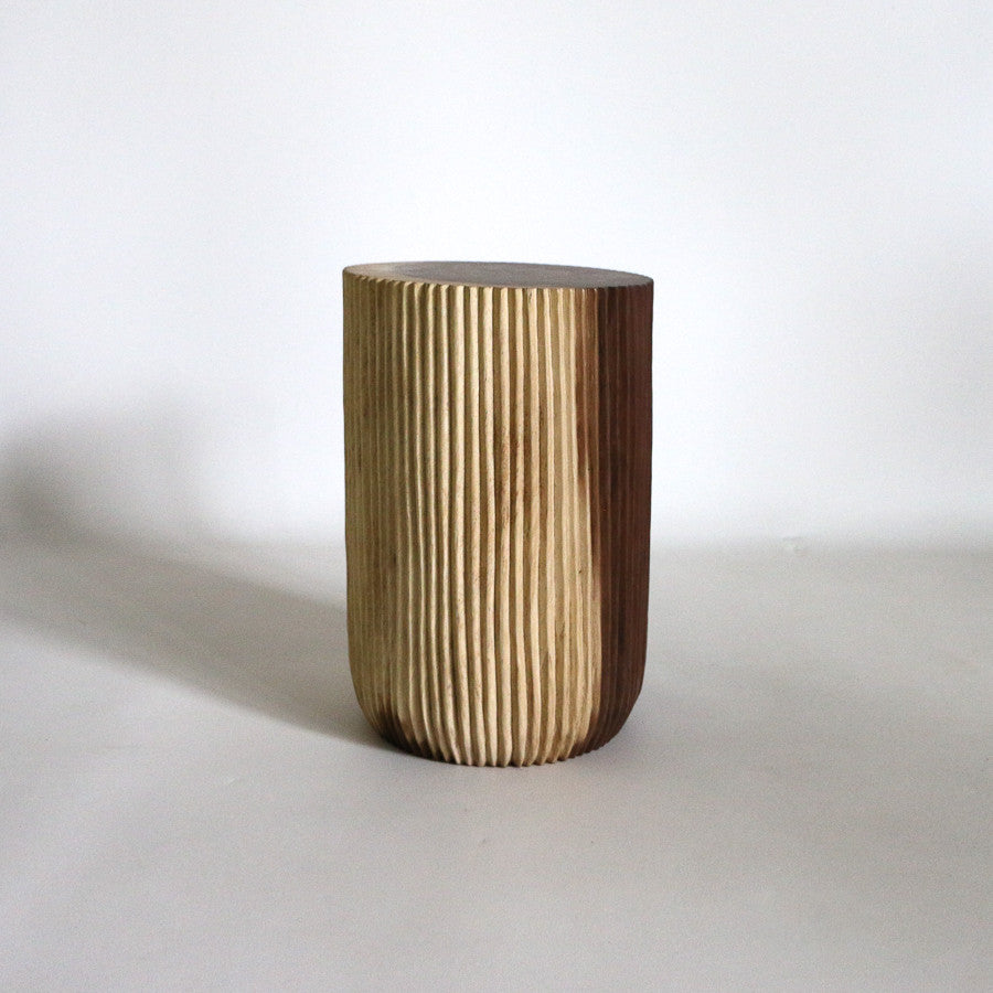 Stool strié en bois de Suar