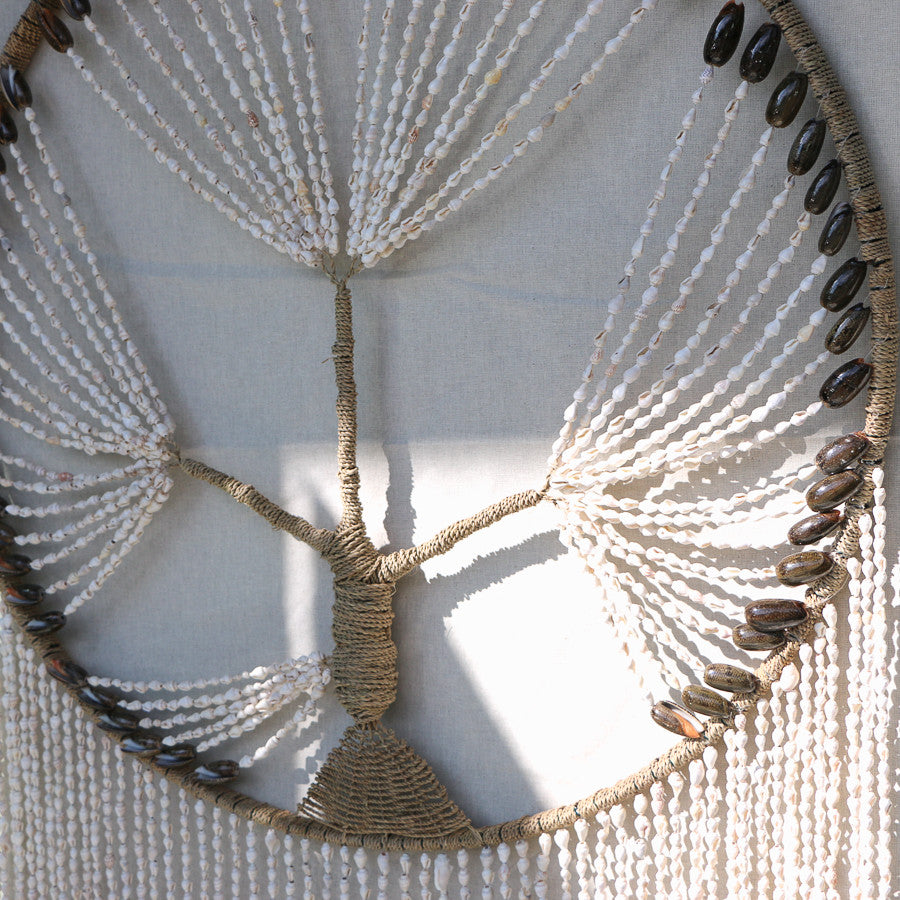 Décoration murale arbre de vie en coquillages et fibres naturelles