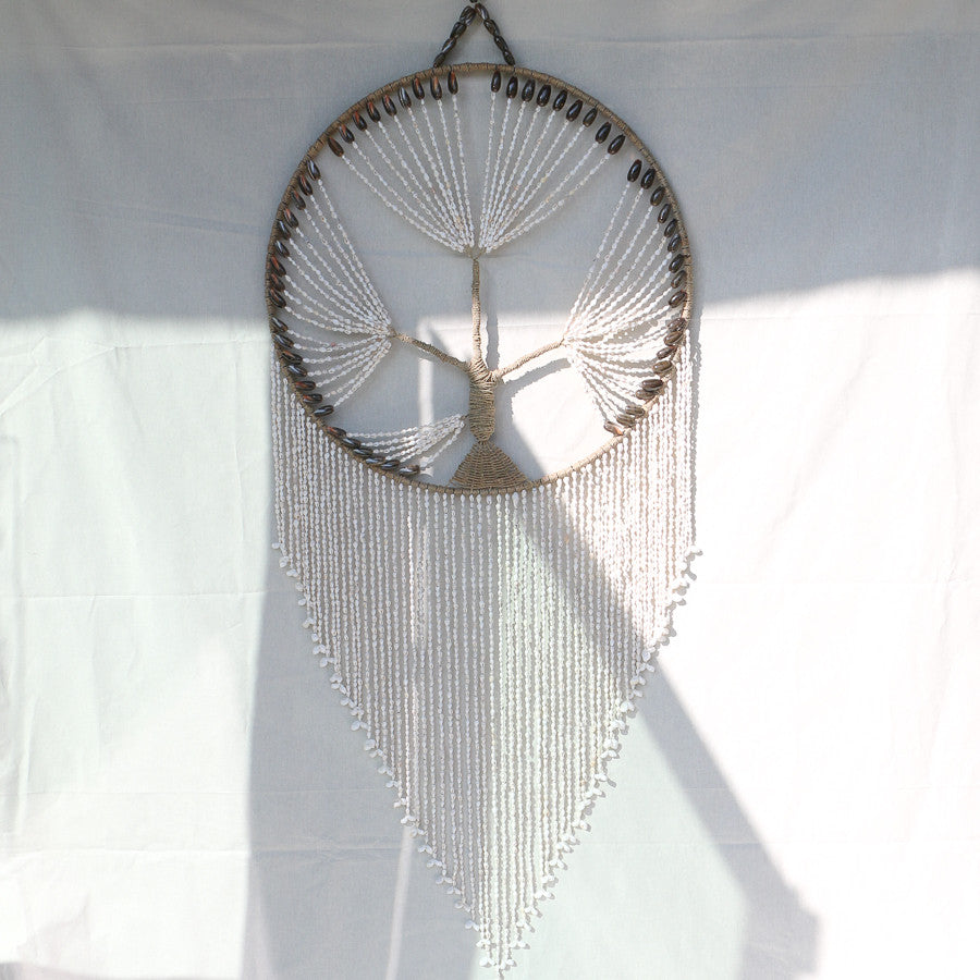 Décoration murale arbre de vie en coquillages et fibres naturelles