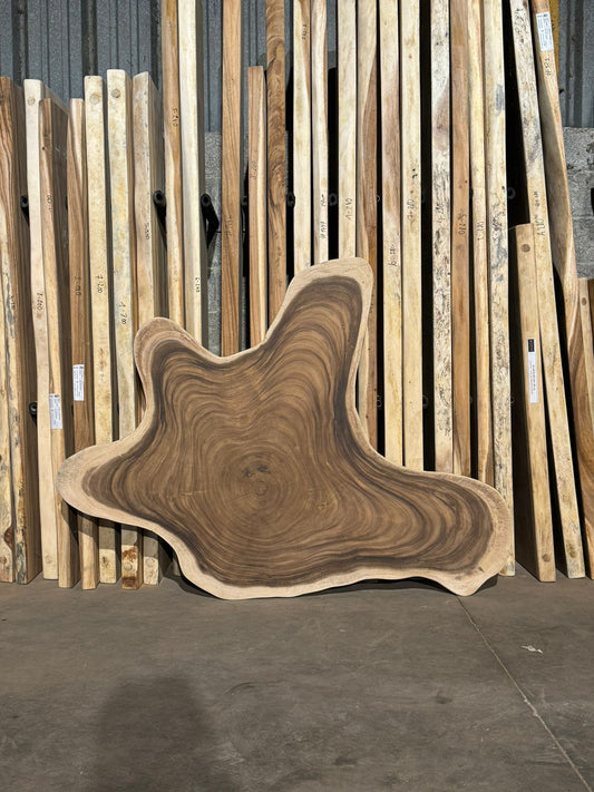 Table ronde cookie en bois de suar massif 172x139 cm