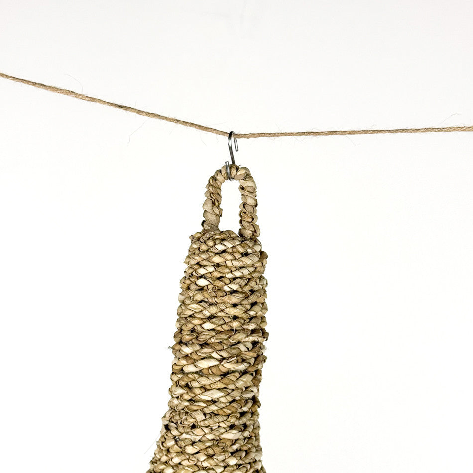 Suspension Atas en herbier marin et corde naturelle