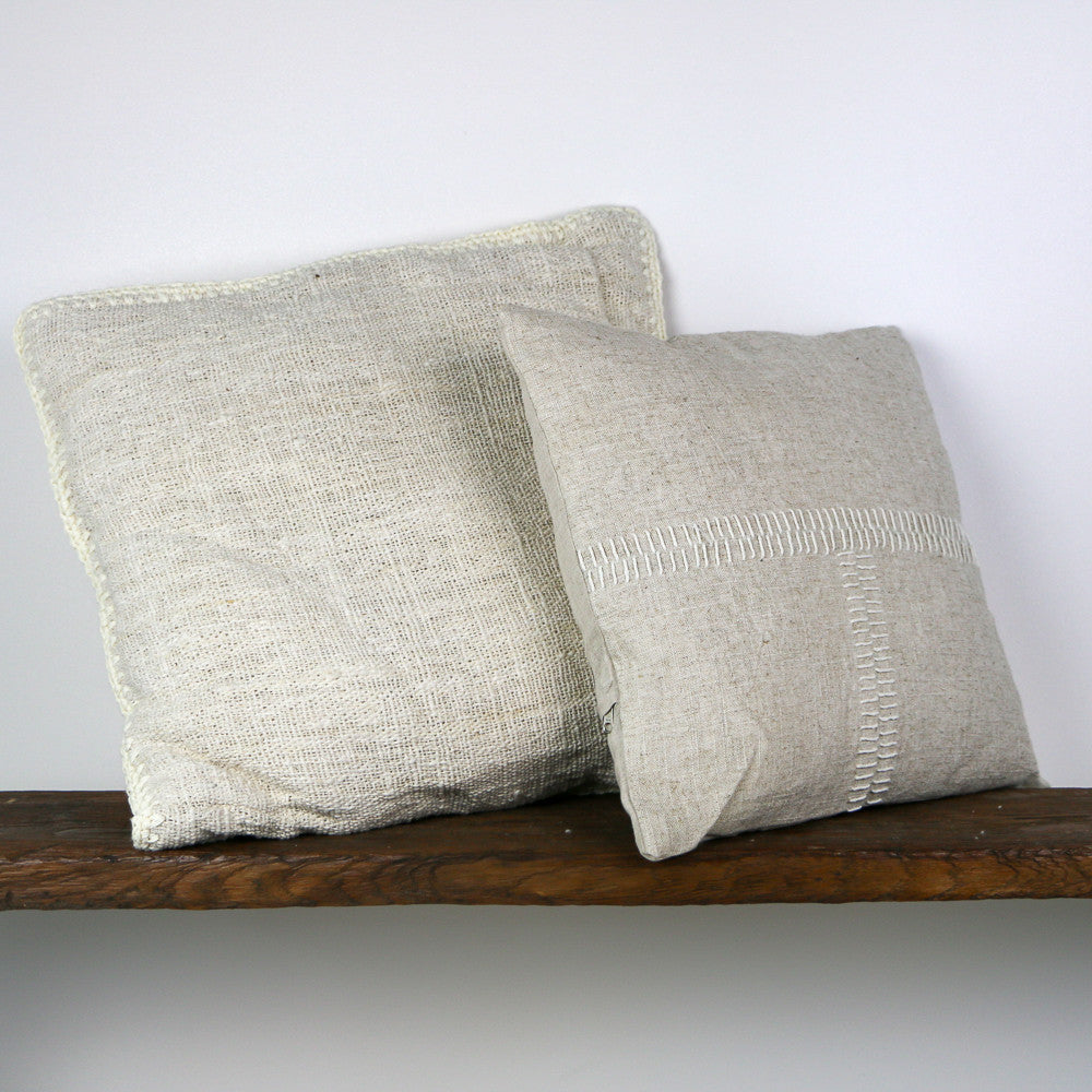 Coussin 40cm Écru et Coutures Blanches