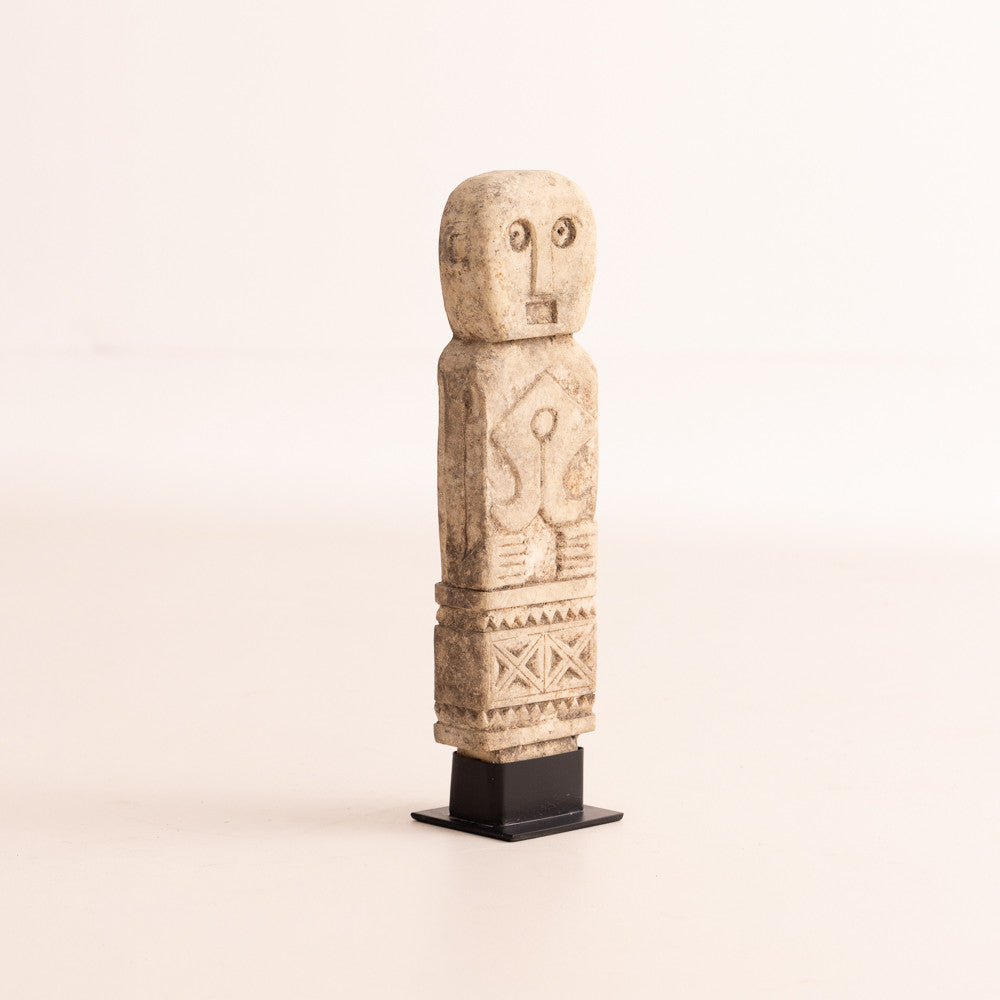 Statuette primitive sur socle