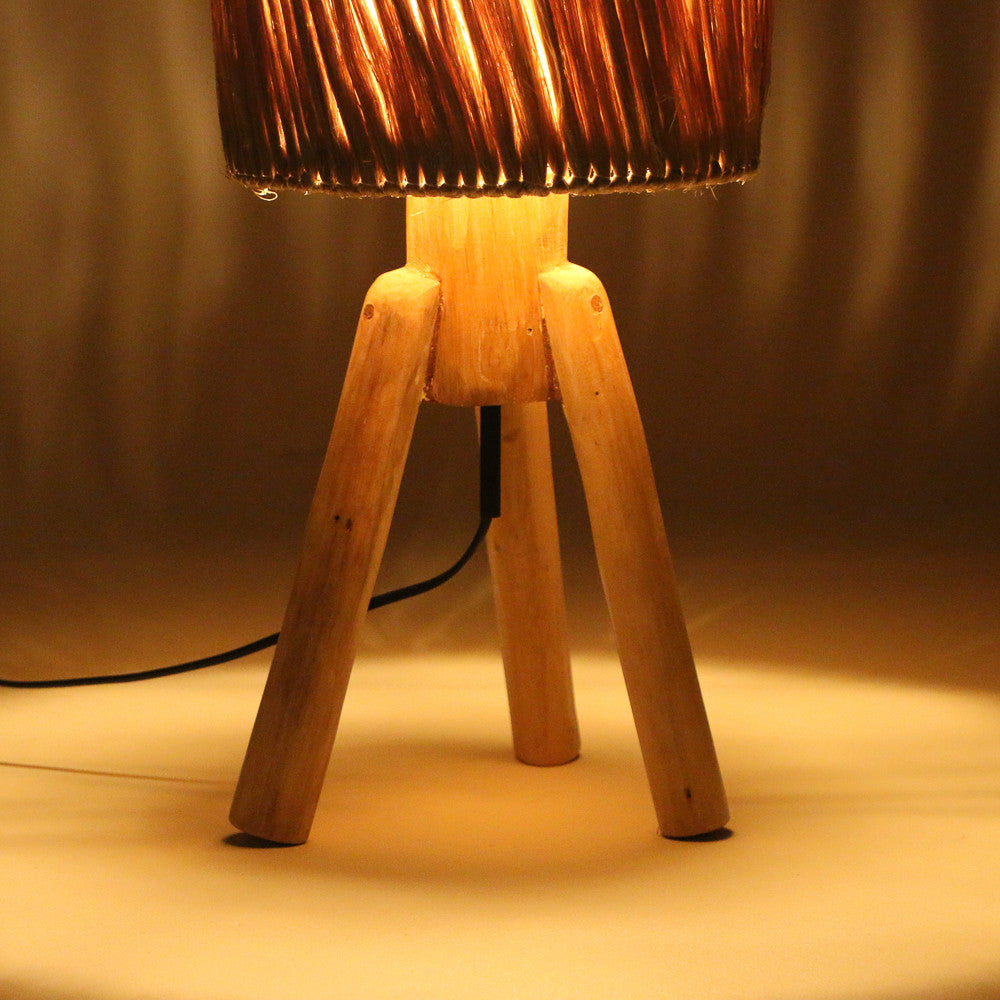 Lampe à poser Beno en bois et fibre d'abaca