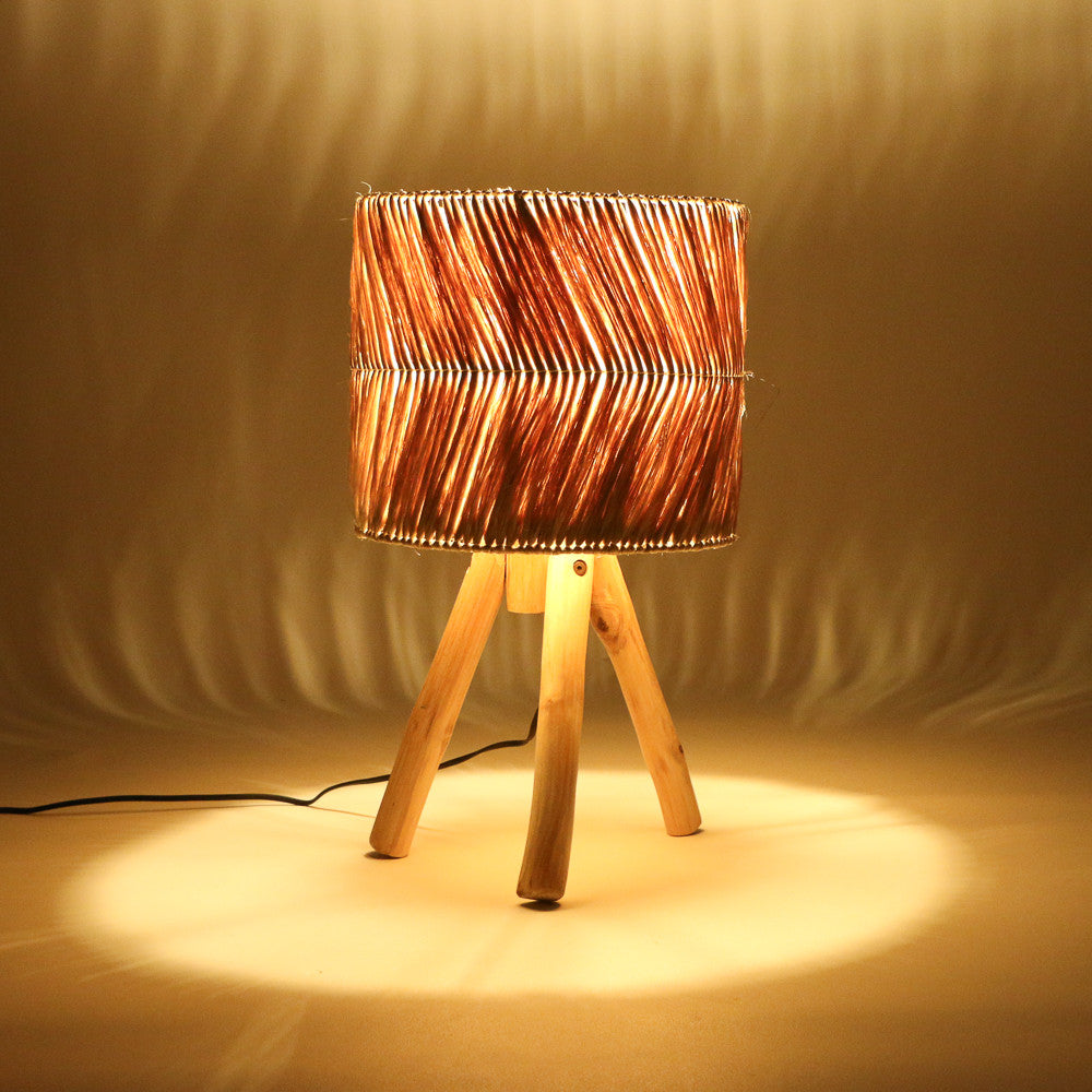 Lampe à poser Hatu en bois et fibre d'abaca