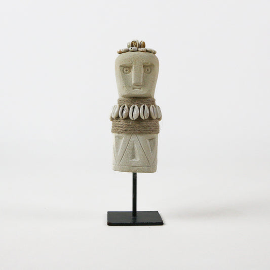 Statuette Sumba en Pierre, Coquillages et Perles sur socle - Taille L