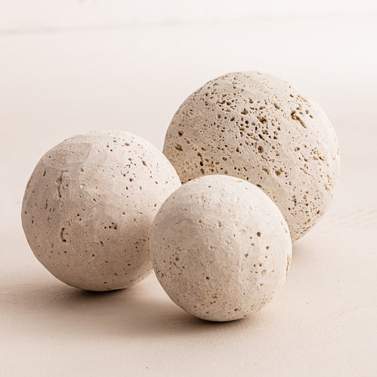 Ensemble de boules décoratives en travertin
