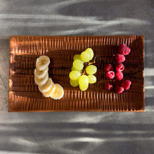 Assiette striée rectangle en bois de teck