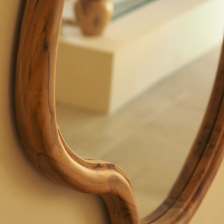 Miroir asymétrique en bois massif