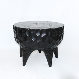 Table d'appoint artisanale en suar martelé - noir brillant (60 x 45 cm)
