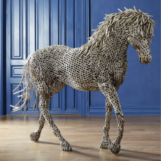 statue cheval en marche en cylindre inox