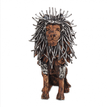 Statue lion assis en bois avec cheveux en aluminium