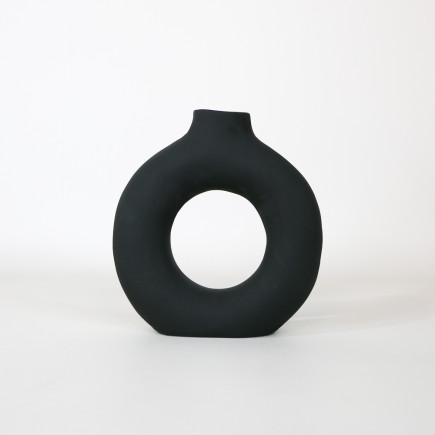 Vase artisanal noir rond en céramique