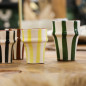 Tasse artisanale en céramique à rayures vertes - 10 cm