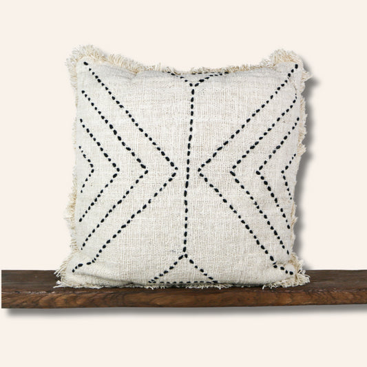 Coussin 50 cm écru, lignes noires et franges