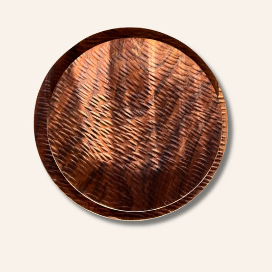 Assiette striée en bois de teck