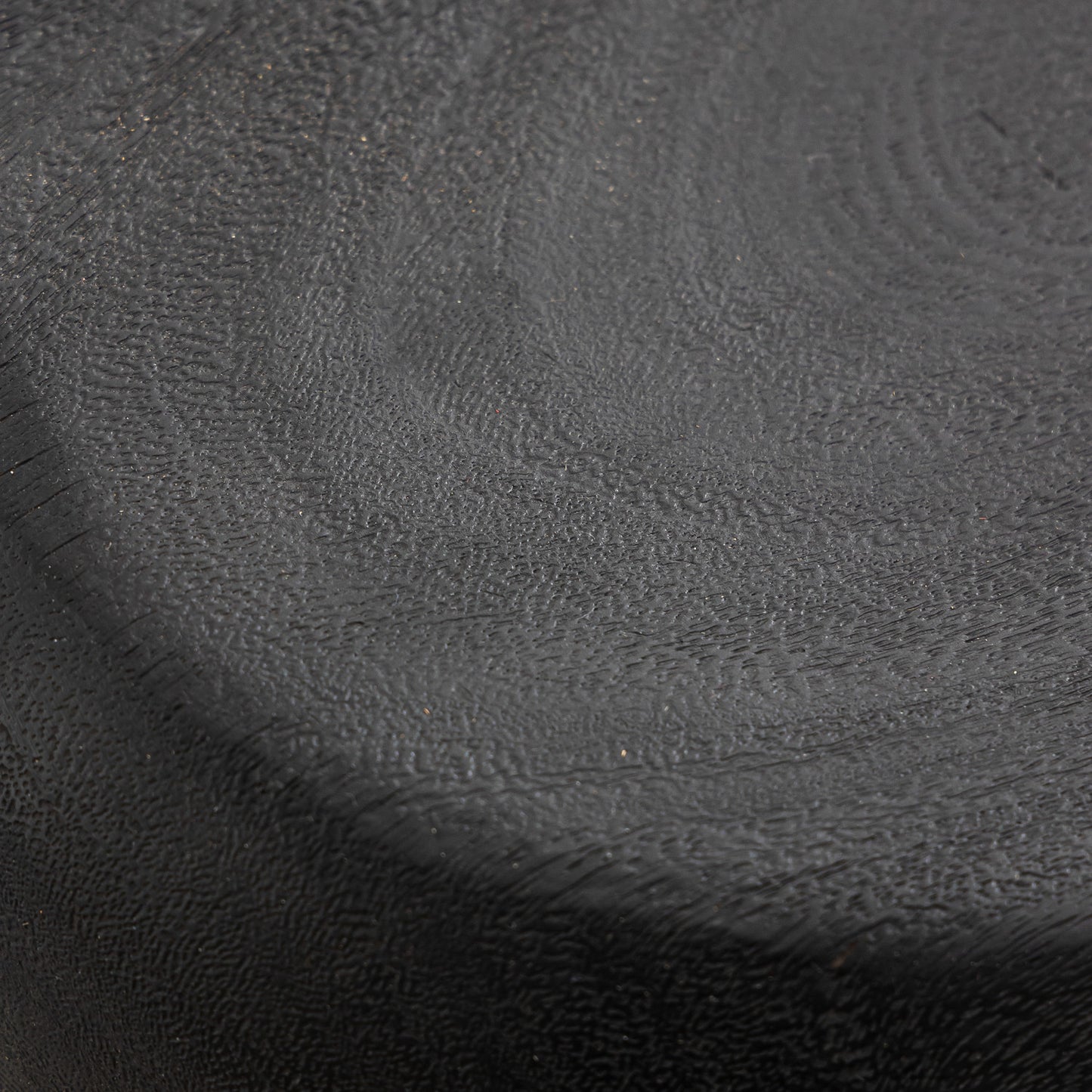 Tabouret Kuta en bois massif - finition brûlée