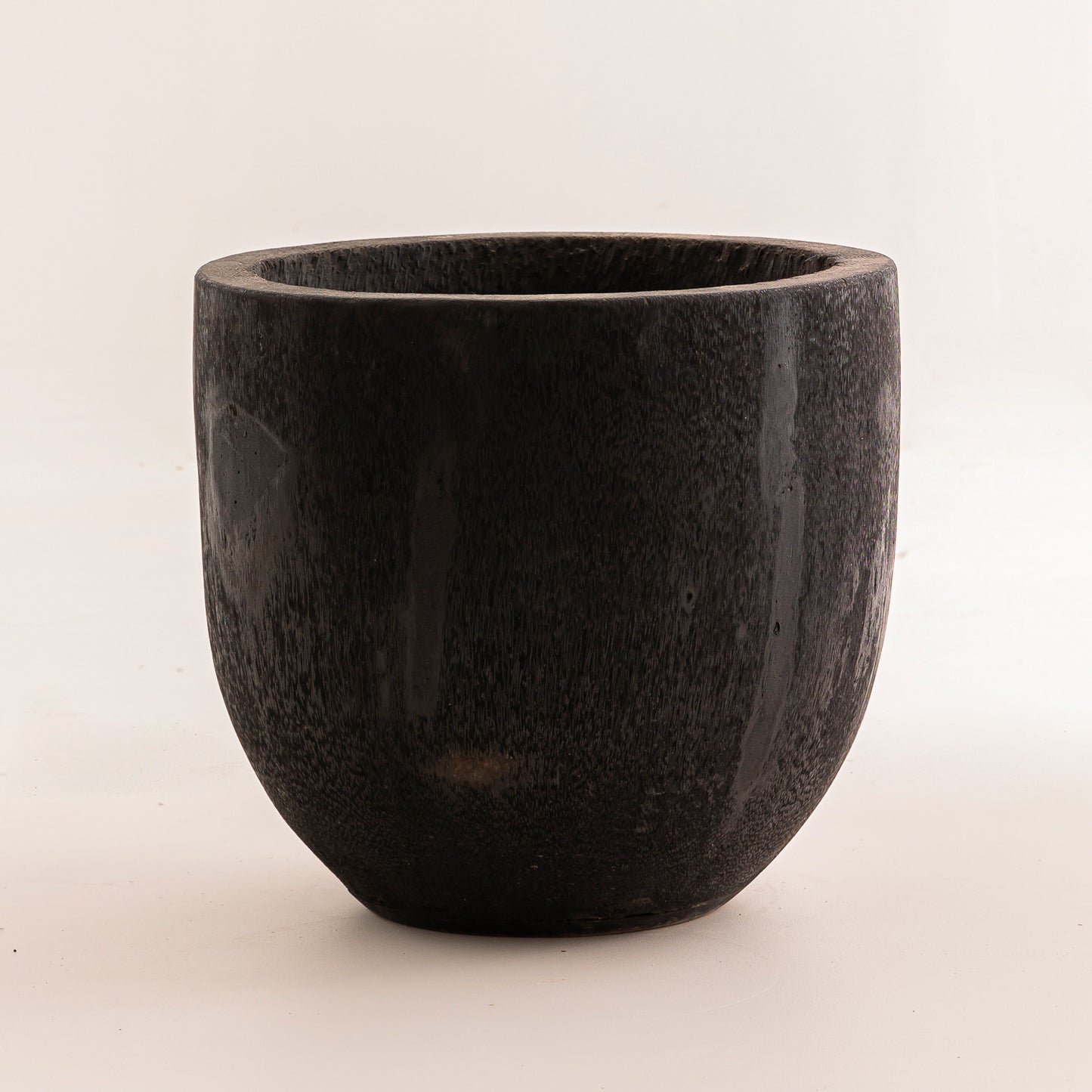 Cache-pot en bois de cocotier finition noire brûlée - 50 cm