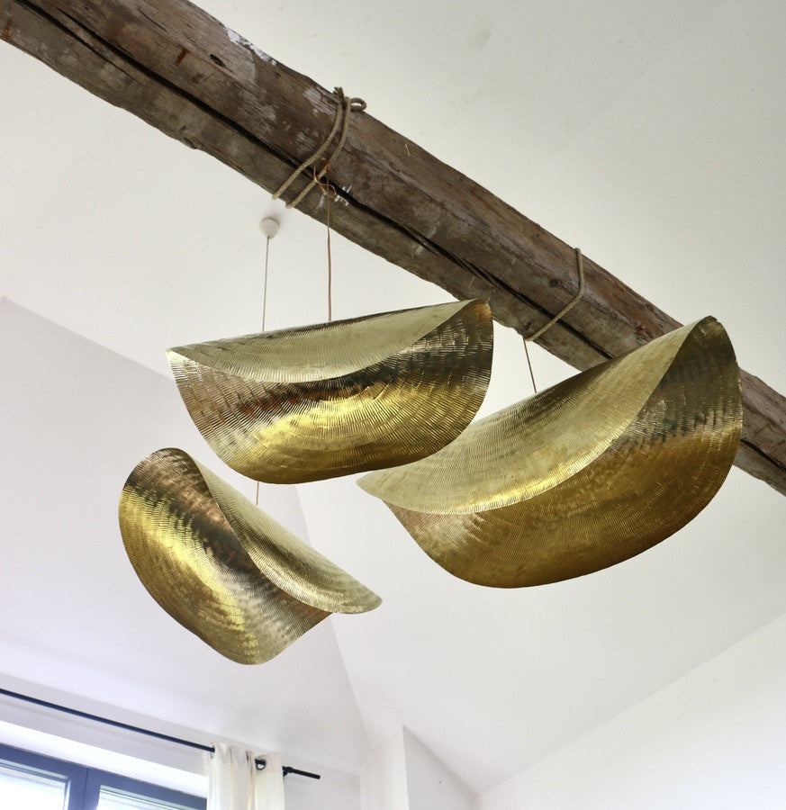 Suspension artisanale courbée en laiton