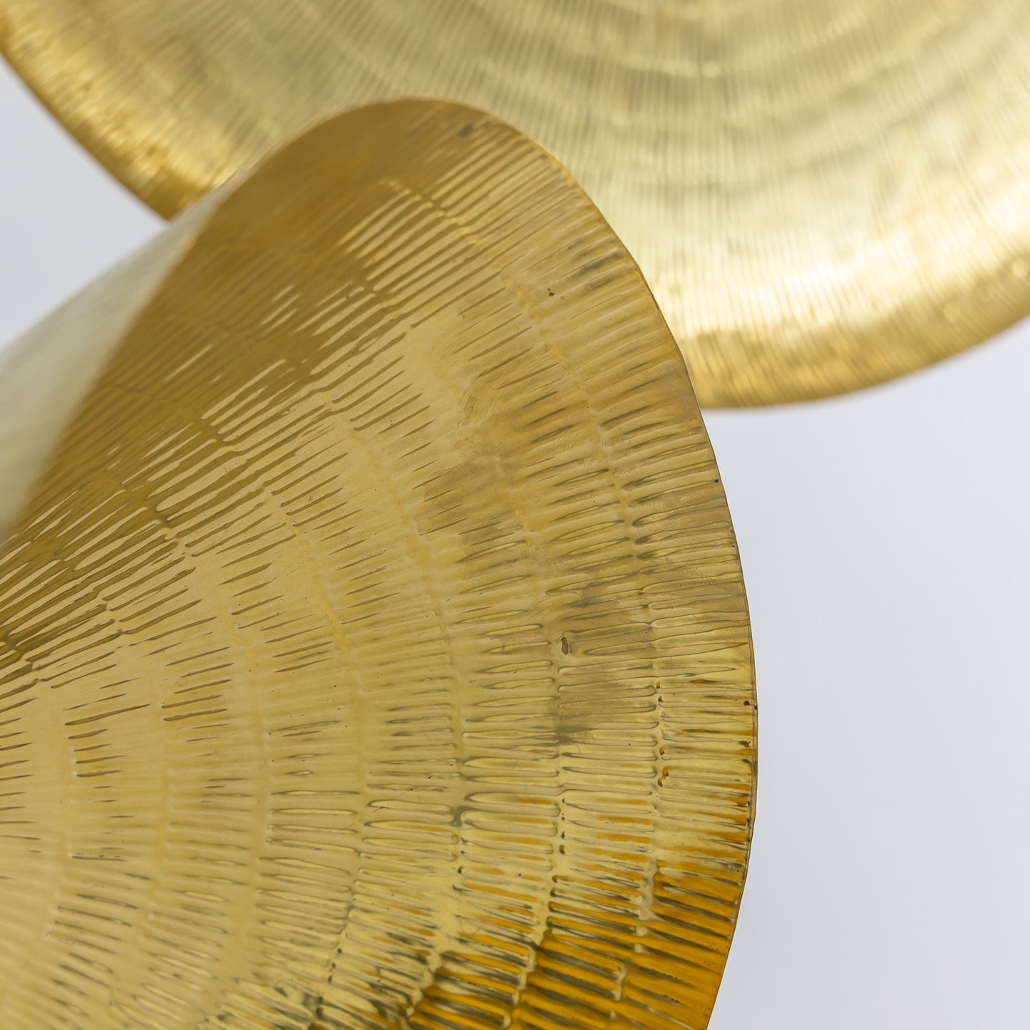 Suspension artisanale courbée en laiton