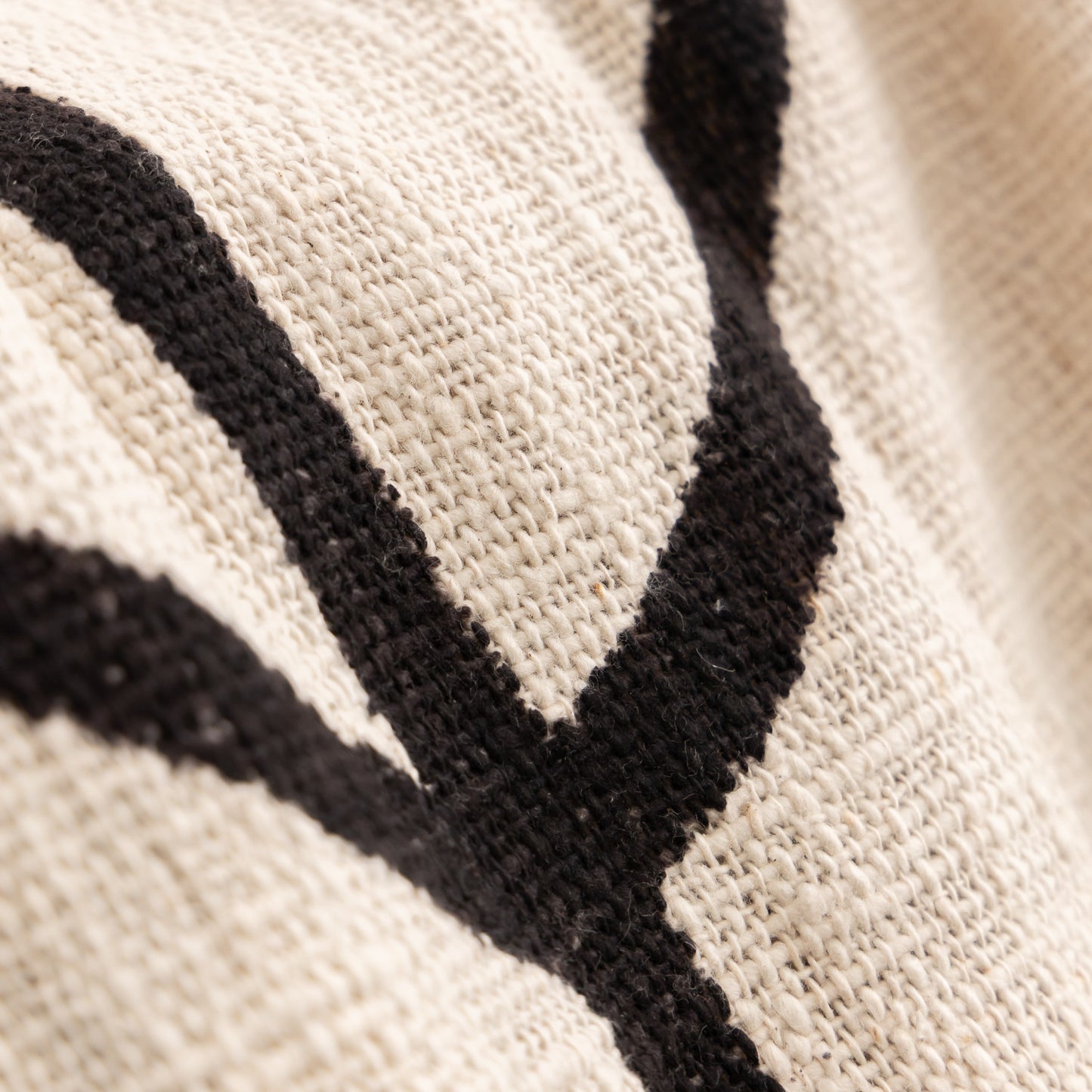 Plaid artisanal écru et noir 200*130cm