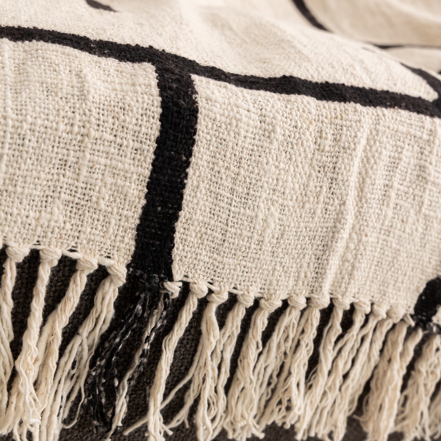Plaid artisanal écru et noir 200*130cm