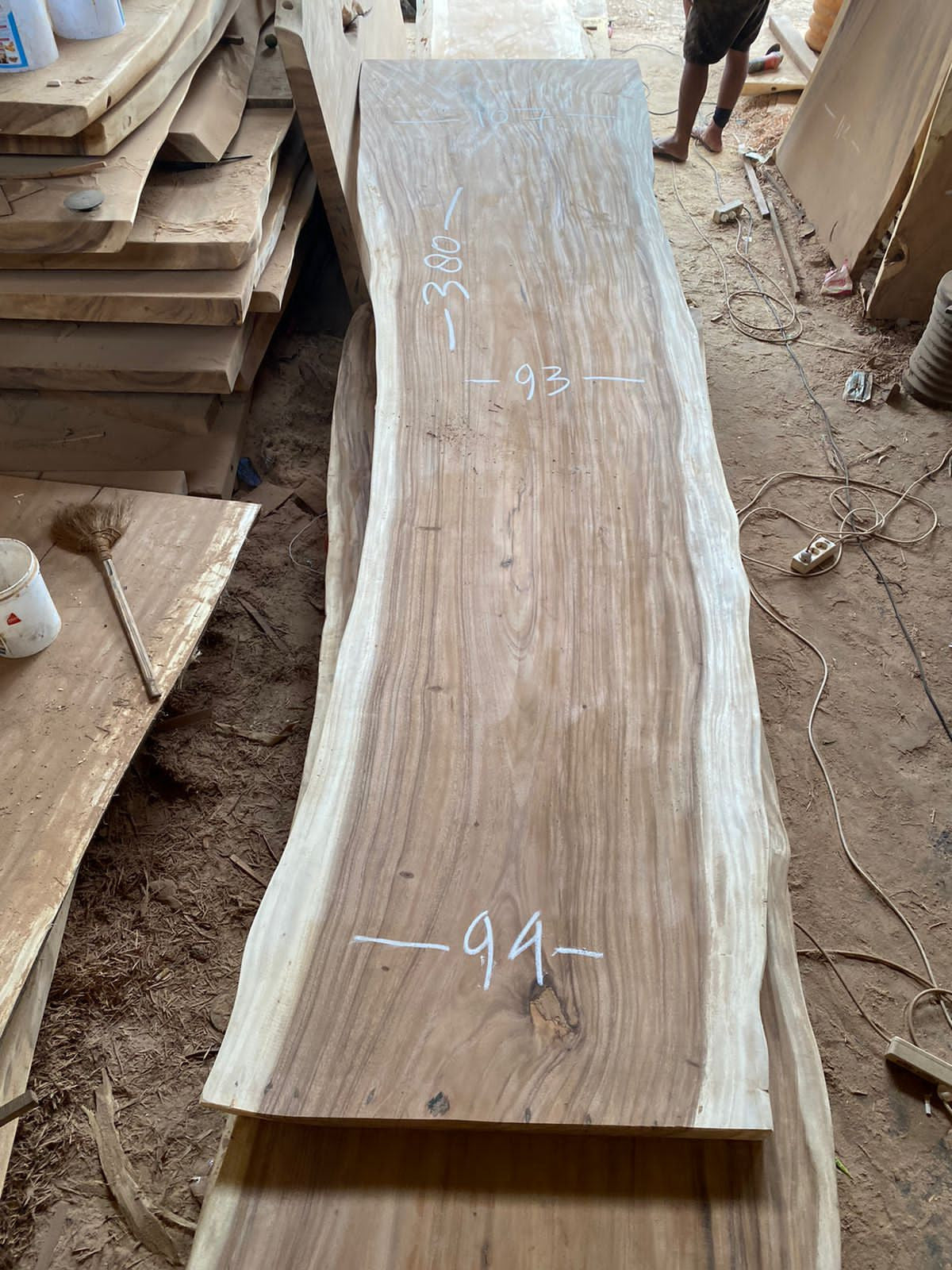 Table et plateau à manger en bois de suar massif 380 x 107 cm