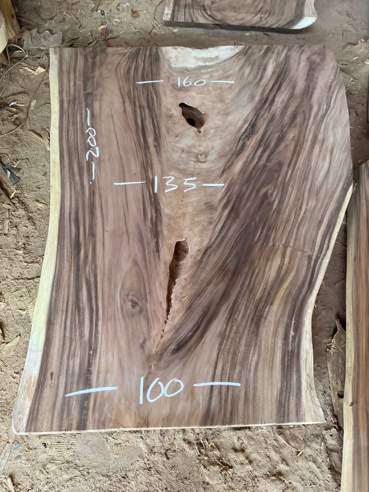 Table et plateau à manger en bois de suar massif 200x135 cm